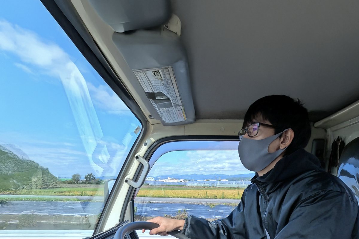 サニタリーサービスオカモト様 運転する社員